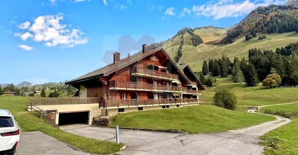 Charmant appartement 2.5 pièces en attique avec vue exceptionnelle Le – Foto 3 von 13