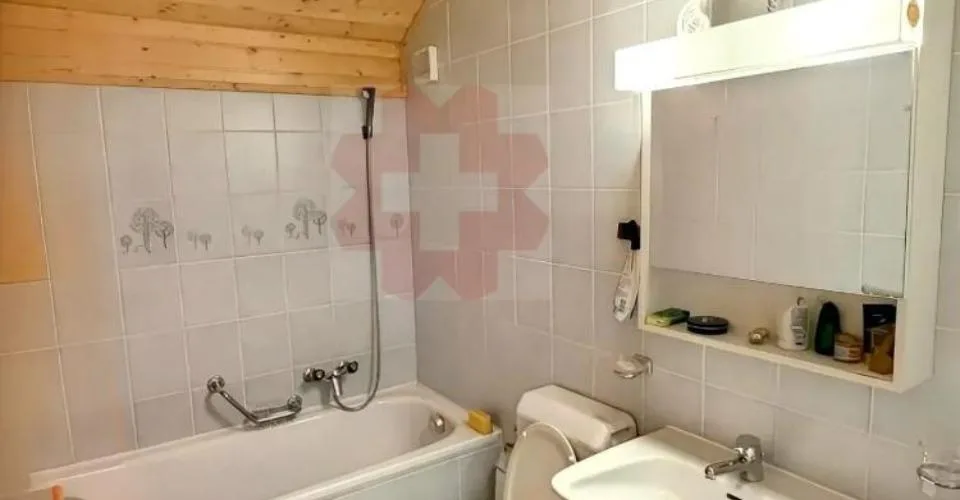 Charmant appartement 2.5 pièces en attique avec vue exceptionnelle Le – Foto 9 von 13