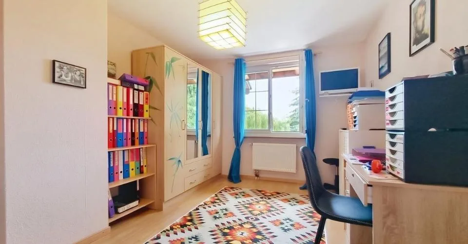 RENENS - Villa mitoyenne de 5.5 p. avec grand jardin. Pas inscrite dans une PPE. – foto 8 di 13