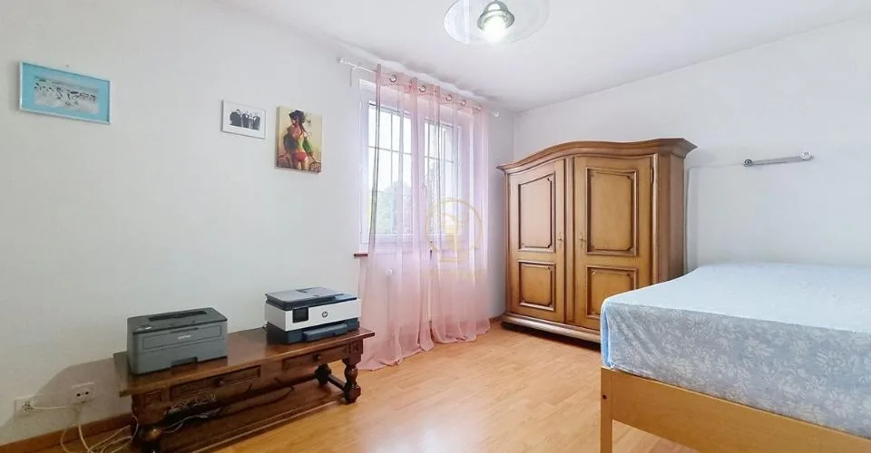 RENENS - Villa mitoyenne de 5.5 p. avec grand jardin. Pas inscrite dans une PPE. – foto 6 di 13