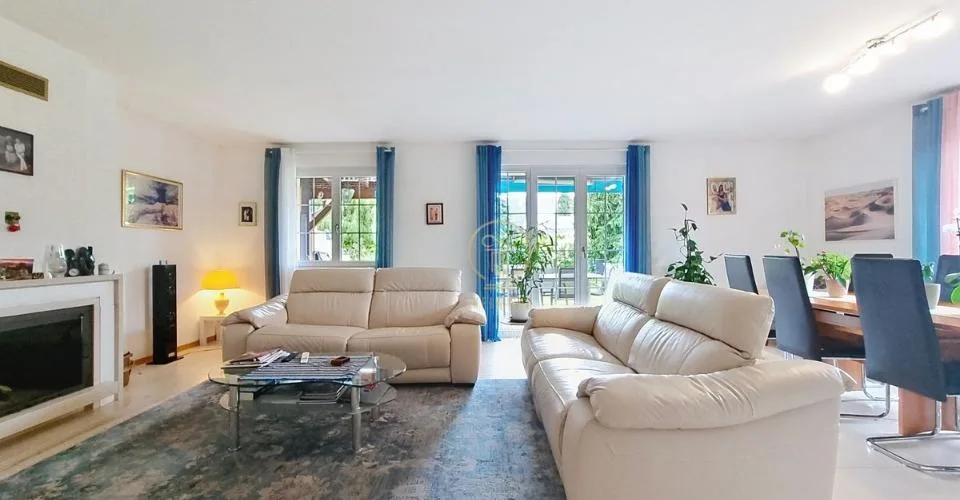 RENENS - Villa mitoyenne de 5.5 p. avec grand jardin. Pas inscrite dans une PPE. – foto 3 di 13