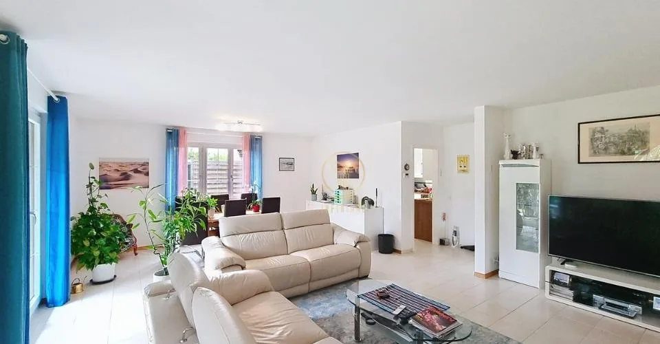 RENENS - Villa mitoyenne de 5.5 p. avec grand jardin. Pas inscrite dans une PPE. – foto 4 di 13
