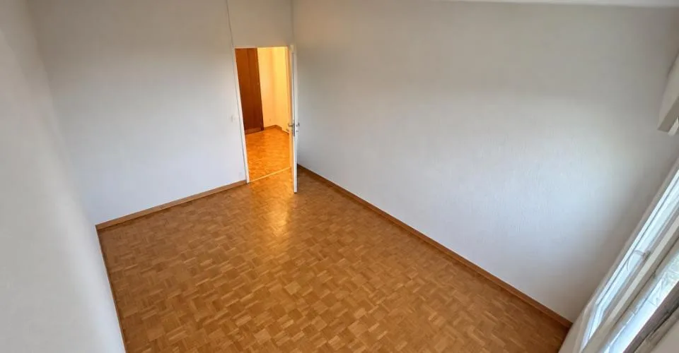 SPACIEUX APPARTEMENT DE 4,5 PIÈCES AVEC GRAND BALCON À CAROUGE – Foto 4 von 8