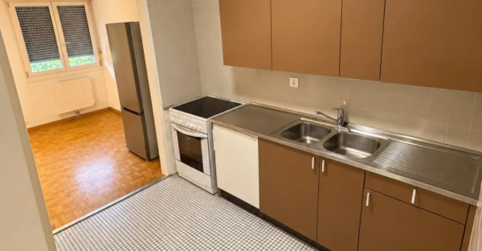 SPACIEUX APPARTEMENT DE 4,5 PIÈCES AVEC GRAND BALCON À CAROUGE – Foto 2 von 8