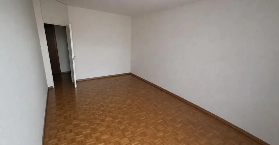 SPACIEUX APPARTEMENT DE 4,5 PIÈCES AVEC GRAND BALCON À CAROUGE – Foto 5 von 8