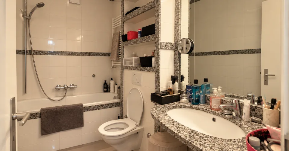 LOUER – CHAMPEL | 86 M² | 2 CHAMBRES | 6ᵉ ÉTAGE – photo 5 of 5