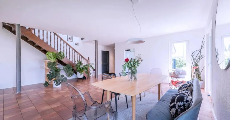 Maison mitoyenne de 6.5 pièces avec jardin. au coeur d'un village prés – foto 2 di 10
