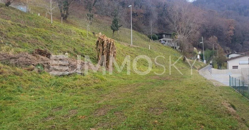 Per costruttori, edifica in zona residenziale con bella vista aperta – foto 2 di 4