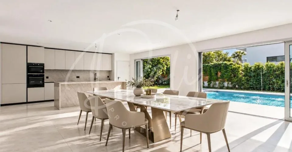 Villa contemporaine HPE avec rooftop et piscine – Foto 2 von 10