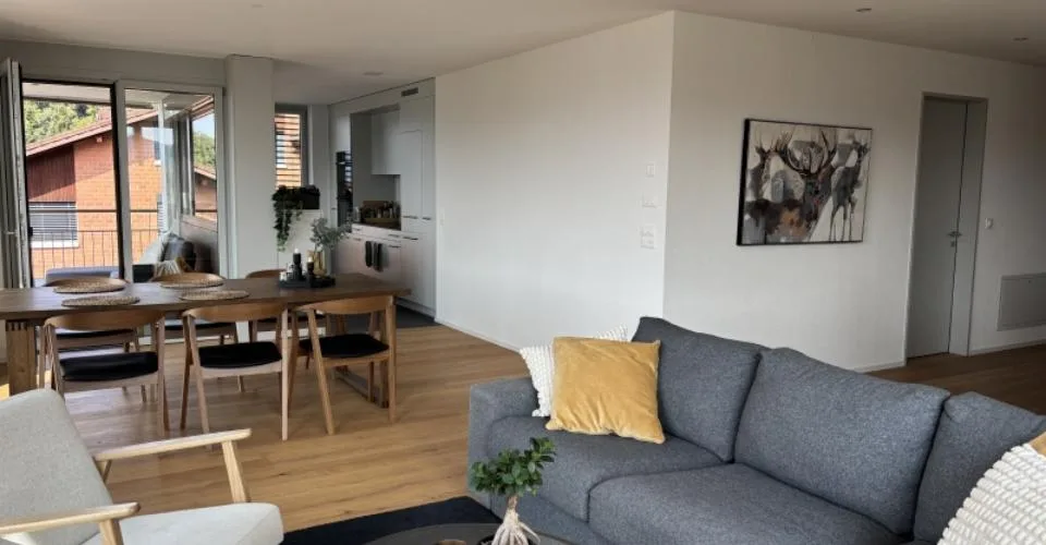 Wohngenuss auf höchstem Niveau  4.5-Zimmer-Wohnung mit fantastischer See- und Bergsicht – Foto 2 von 7