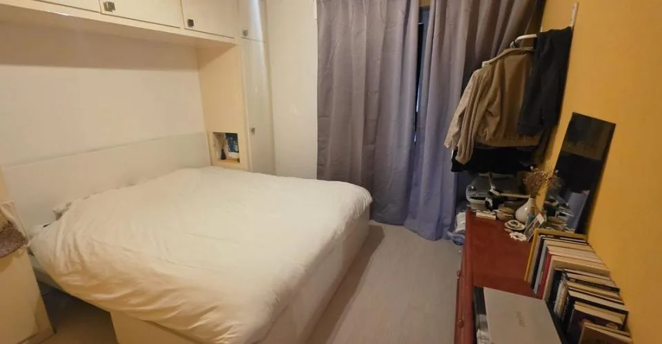 À louer à l'année - Appartement meublé de 2,5 pièces avec balcon et vue sur les montagnes – Foto 4 von 6