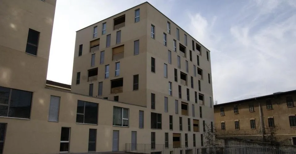 MODERNE ET LUMINEUX LOGEMENT DE 4.5 PIECES – photo 3 of 4
