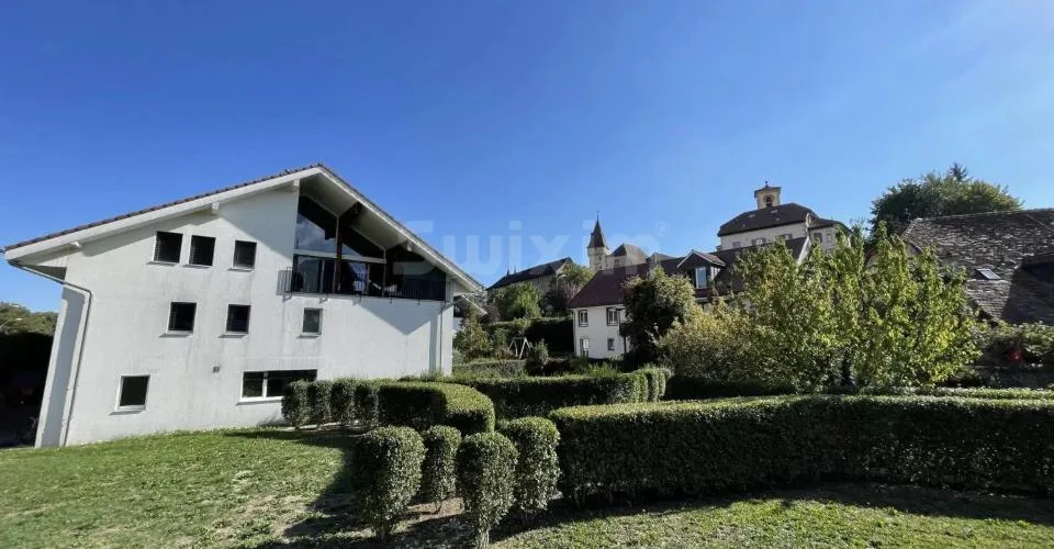 Amplio duplex di 5.5 locali in un contesto storico a Colombier – foto 3 di 3