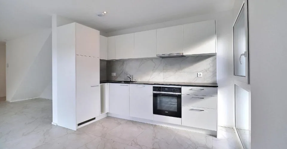 Appartement 3.5 pièces avec disponible dans les combles – Foto 3 von 13