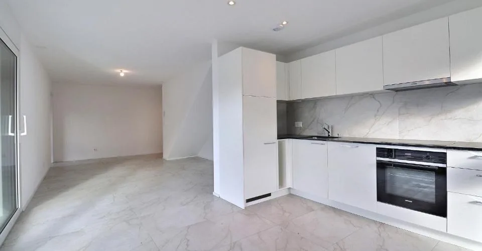 Appartement 3.5 pièces avec disponible dans les combles – Foto 2 von 13
