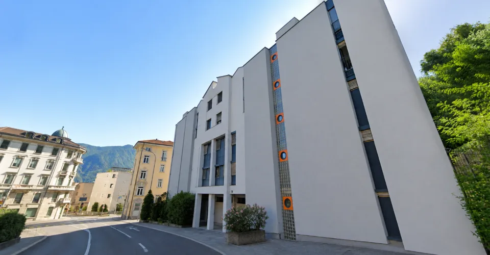 Lugano: elegante 3.5 locali con due balconi e due posti auto in cur... – Foto 10 von 25