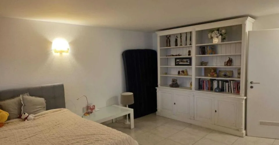 LUTRY - BEL APPARTEMENT DE 4.5 PIÈCES AVEC VUE SUR LE LAC ET LES – Foto 6 von 13