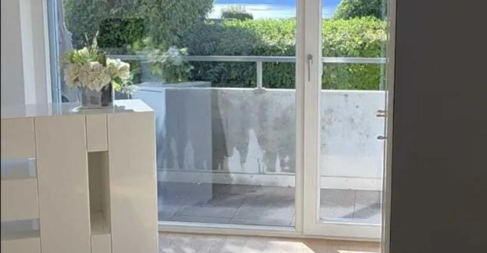 LUTRY - BEL APPARTEMENT DE 4.5 PIÈCES AVEC VUE SUR LE LAC ET LES – Foto 12 von 13