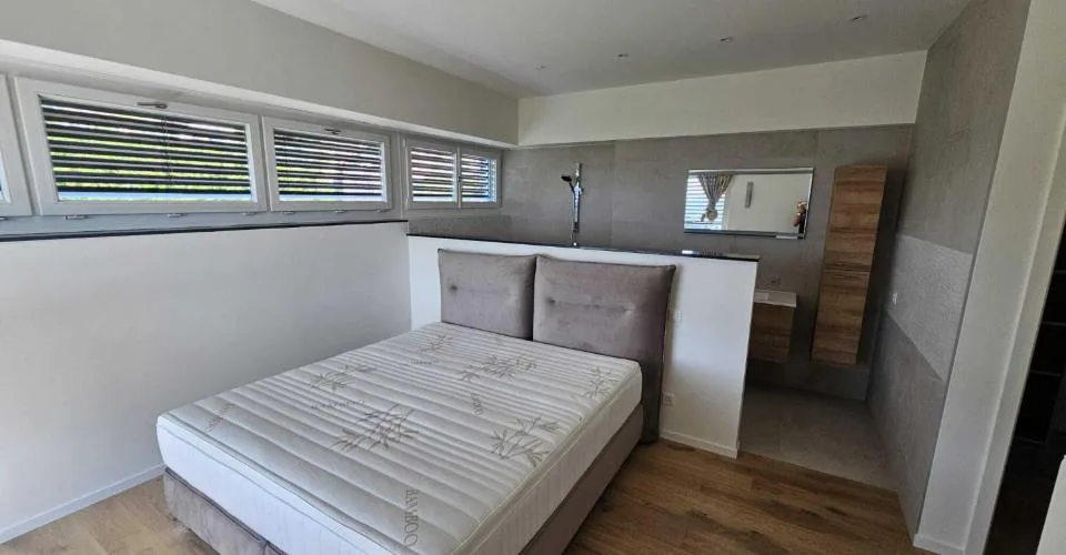 LUTRY - BEL APPARTEMENT DE 4.5 PIÈCES AVEC VUE SUR LE LAC ET LES – Foto 10 von 13