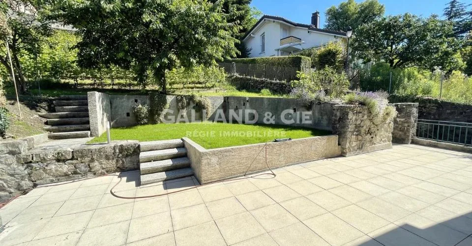 Un appartement de 3.5 pièces en duplex avec une grande terrasse – photo 2 sur 10