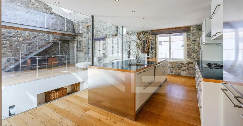 A LOUER - UNE PROPRIÉTÉ AU CARACTÈRE ARCHITECTURAL UNIQUE – foto 6 di 13