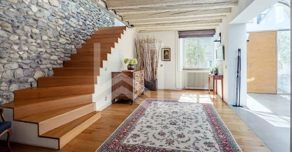 A LOUER - UNE PROPRIÉTÉ AU CARACTÈRE ARCHITECTURAL UNIQUE – foto 9 di 13