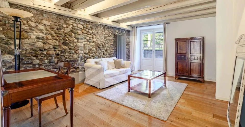 A LOUER - UNE PROPRIÉTÉ AU CARACTÈRE ARCHITECTURAL UNIQUE – foto 10 di 13