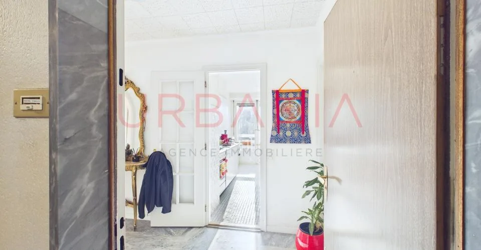 Lumieux appartement de 4 pièces en étage élevé au coeur de Champel – photo 6 of 7