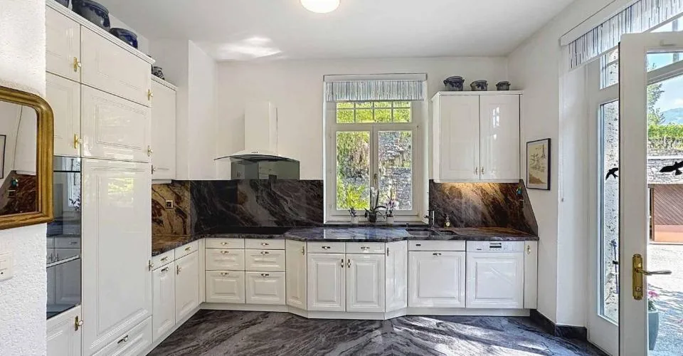 Rare à la vente, Maison de maître située à Veyras – photo 4 sur 13
