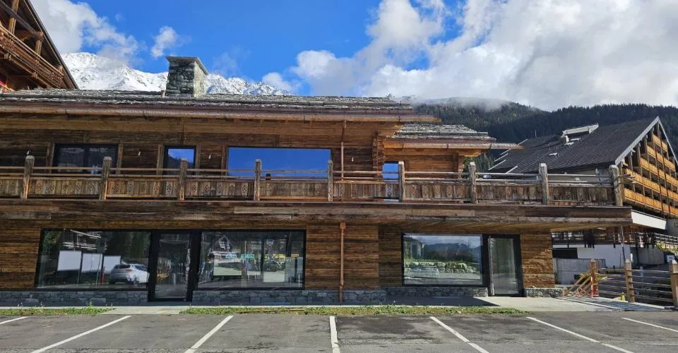 Au cœur de Verbier, place centrale - Superbe immeuble mixte – photo 2 sur 6