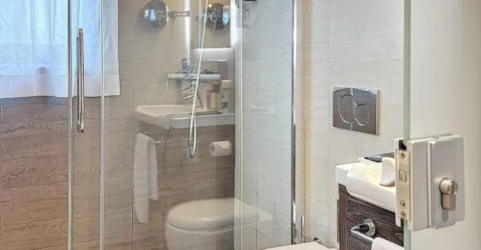 Appartement exclusif de 2,5 pièces, investissement attractif : appartement central à Zermatt avec utilisation hôtelière et personnelle – photo 8 sur 13