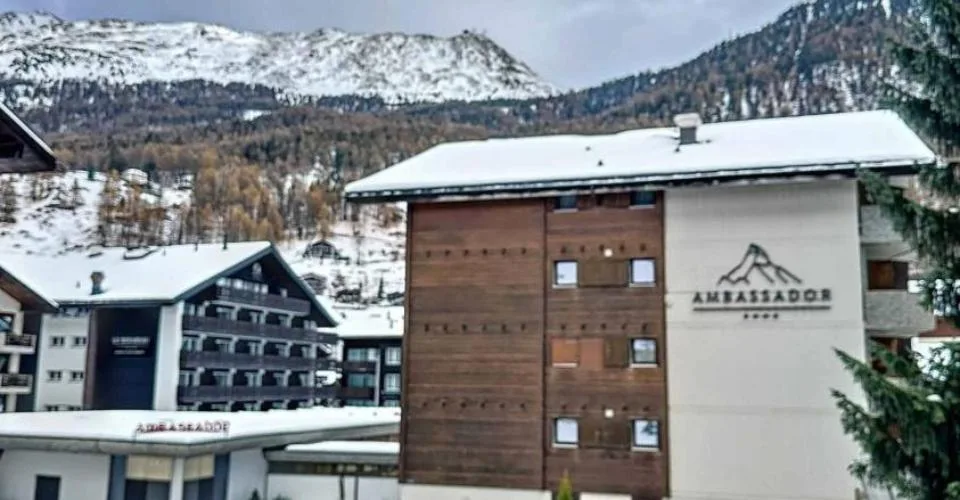 Appartement exclusif de 2,5 pièces, investissement attractif : appartement central à Zermatt avec utilisation hôtelière et personnelle – photo 2 sur 13
