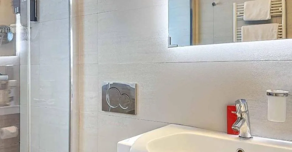 Appartement exclusif de 2,5 pièces, investissement attractif : appartement central à Zermatt avec utilisation hôtelière et personnelle – photo 7 sur 13