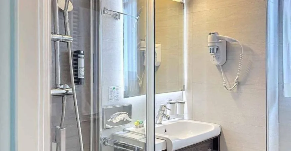 Appartement exclusif de 2,5 pièces, investissement attractif : appartement central à Zermatt avec utilisation hôtelière et personnelle – photo 11 sur 13