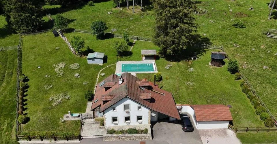 Propriété de caractère à proximité immédiate de l’Étang de la Gruère – photo 12 sur 13
