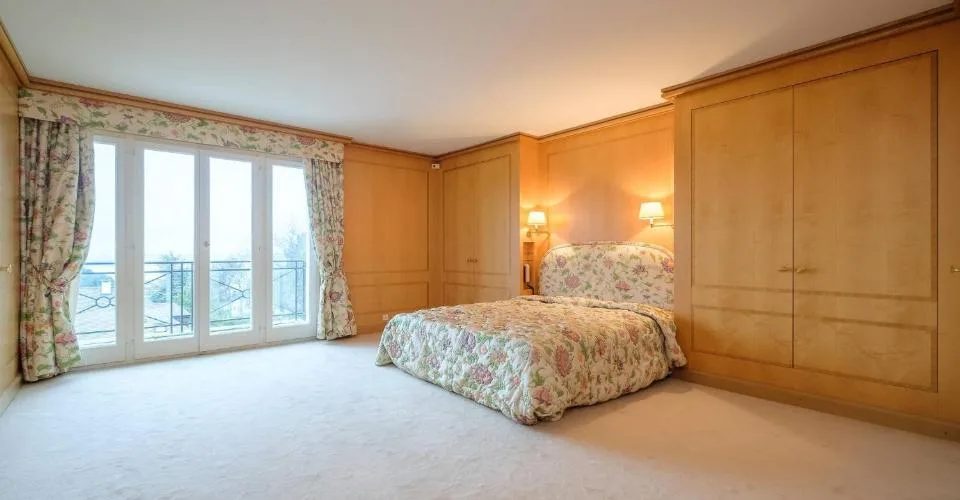 Vaste maison de maître divisée en 2 logements avec vue lac – photo 9 sur 12