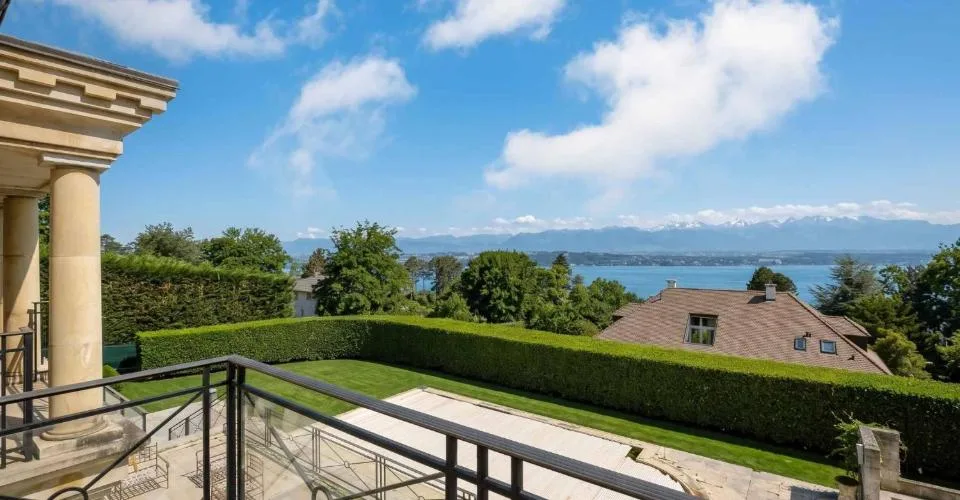 Vaste maison de maître divisée en 2 logements avec vue lac – photo 11 sur 12