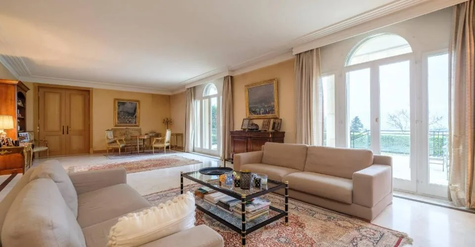 Vaste maison de maître divisée en 2 logements avec vue lac – photo 5 sur 12