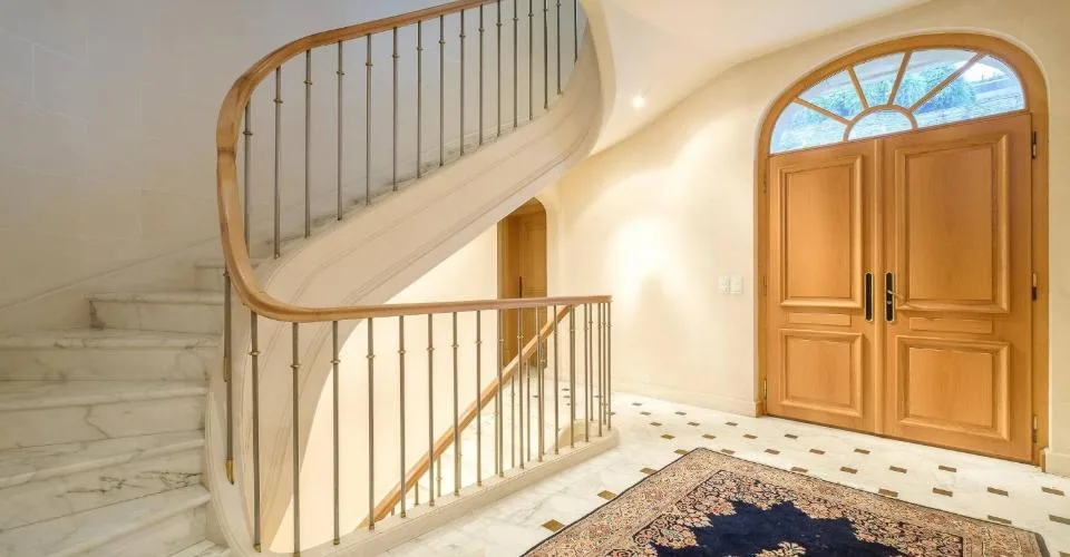 Vaste maison de maître divisée en 2 logements avec vue lac – photo 8 sur 12