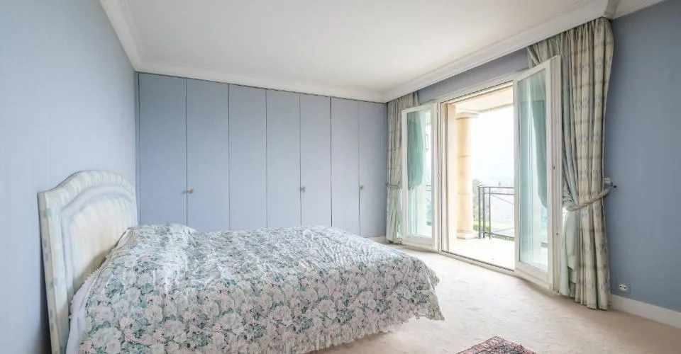 Vaste maison de maître divisée en 2 logements avec vue lac – photo 10 sur 12