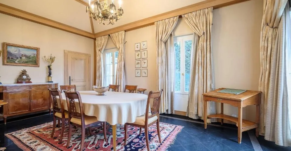 Vaste maison de maître divisée en 2 logements avec vue lac – photo 7 sur 12