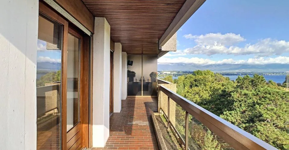 Bel appartement rénové de 4 pièces en étage élevé – foto 2 di 2