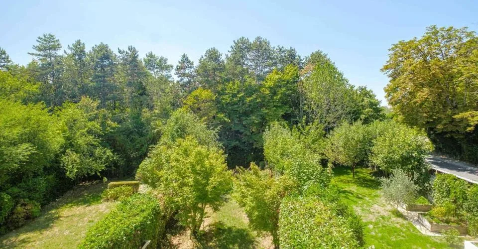 Magnifique triplex de 7 pièces avec jardin – Foto 9 von 9