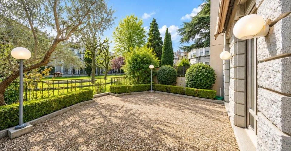 À vendre : Hôtel particulier familial - Rive gauche – Foto 2 von 9