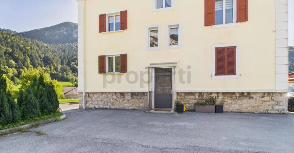 Immeuble de rendement avec 2 appartements, atelier et grand terrain à Noiraigue – Foto 5 von 10