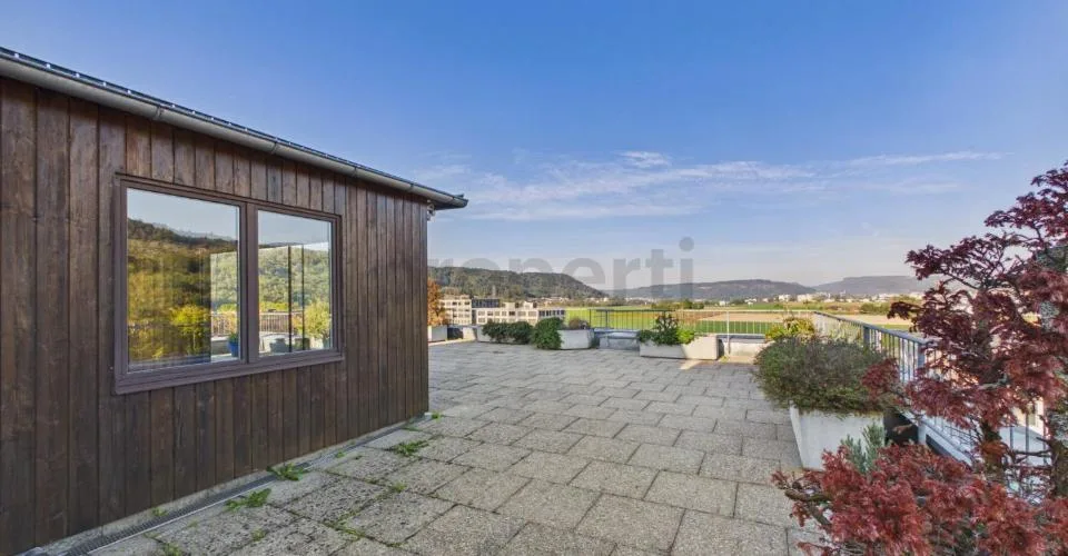 4.5-5.5 Zimmer Wohnung mit privater 120 m² Dachterrasse mit verglastem Pavillon, Cheminée, Süd-Balkon & Tiefgaragenplatz! – photo 9 of 13