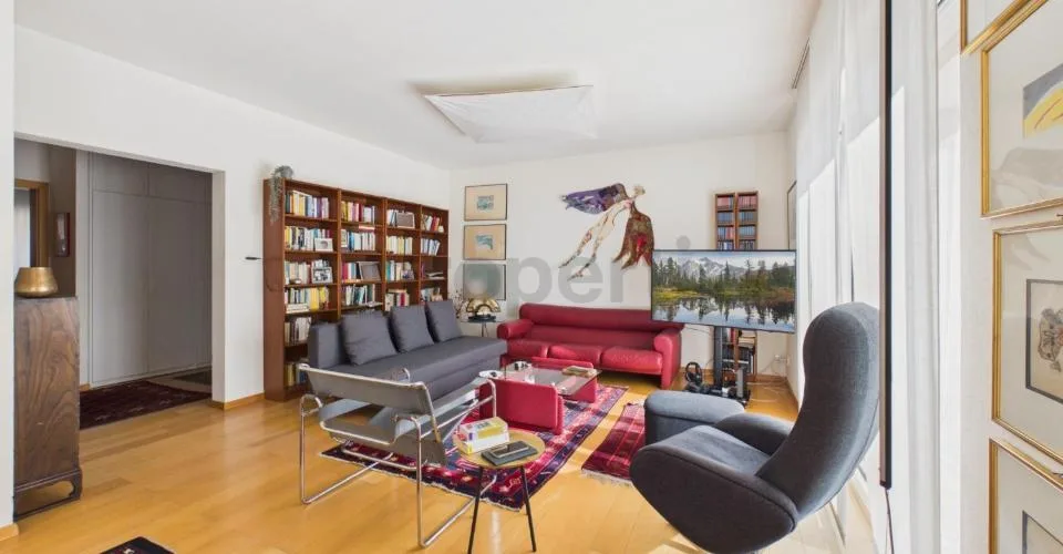 Finiture in Parquet, Aria Condizionata & Piani Luminosi! – photo 5 of 11