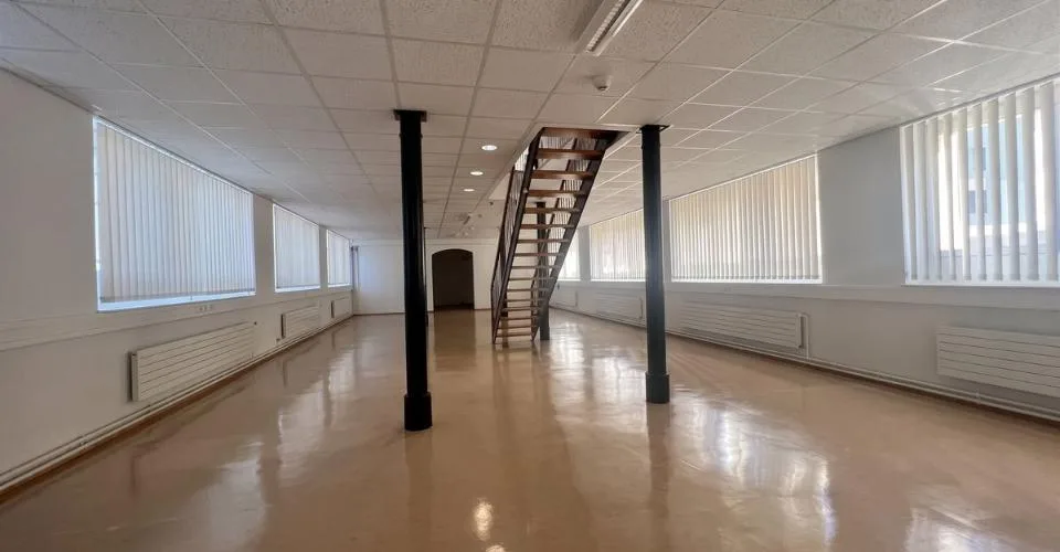 Faites une offre pour ce très bel Immeuble mixte, avec 14 garages et 18 places de parc – Foto 2 von 13