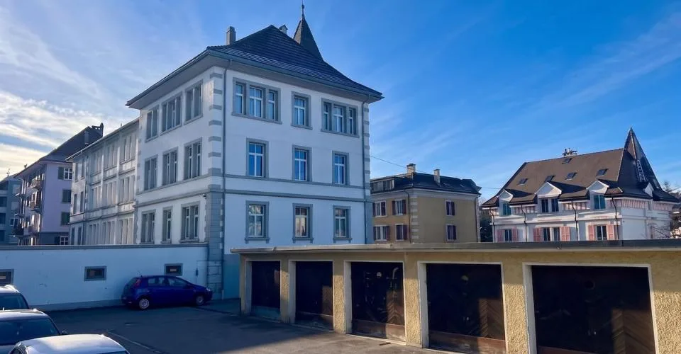 Faites une offre pour ce très bel Immeuble mixte, avec 14 garages et 18 places de parc – Foto 3 von 13