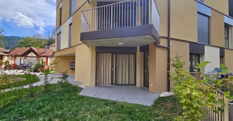 Joli appartement de 2,5 pièces avec terrasses et jardin à Couvet – Foto 11 von 13